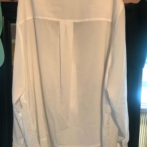 🔥🔥 Gorgeous Button Up Blouse🔥🔥 - Picture 2 of 4